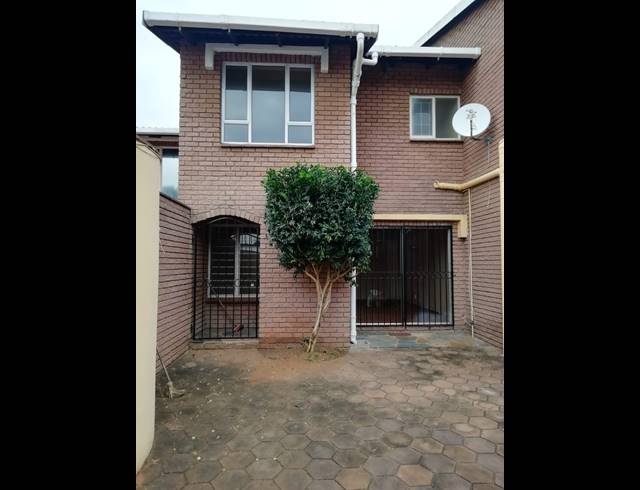 2 BEDROOM DUPLEX RENTED IN ESSENWOOD